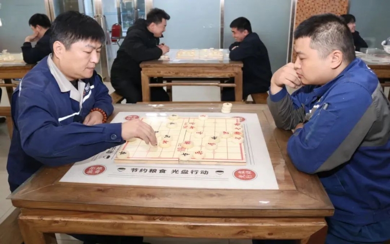 員工天地｜以棋會(huì)友 樂在“棋”中 榮程鋼鐵集團(tuán)開展職工象棋比賽